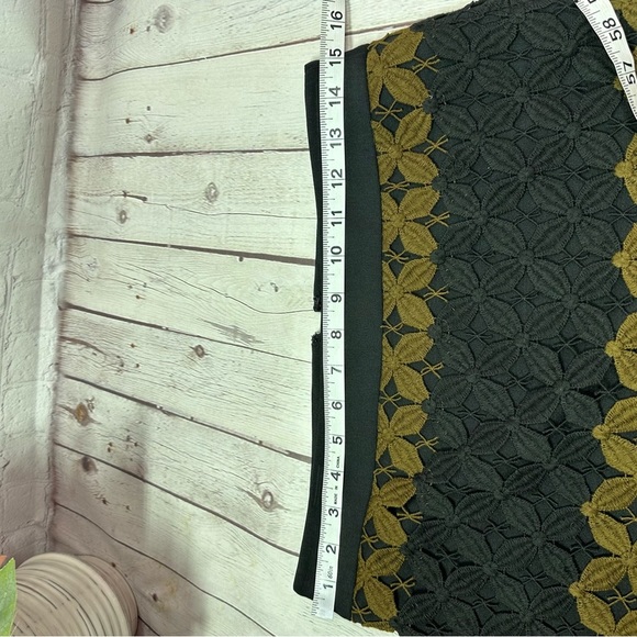 ann taylor LOFT Black Gold crochet floral Patterned overlay Pencil Skirt sz 4 - Picture 6 of 9